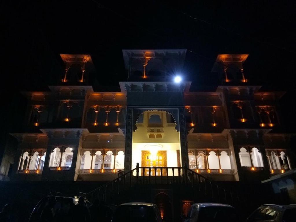 Golden Hands - Palace Raj Kumbha 贡珀尔格尔 外观 照片