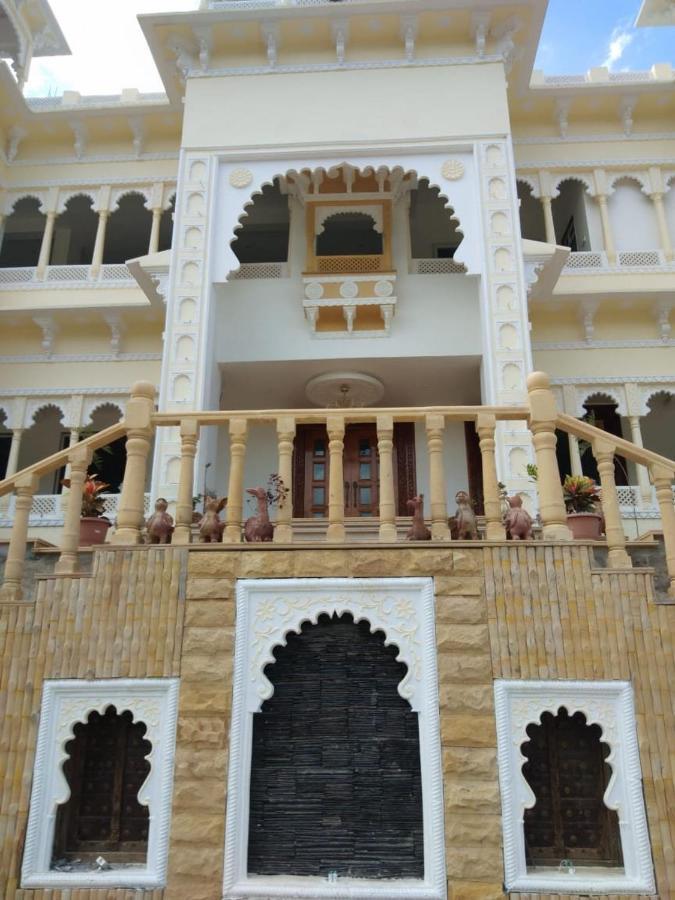 Golden Hands - Palace Raj Kumbha 贡珀尔格尔 外观 照片